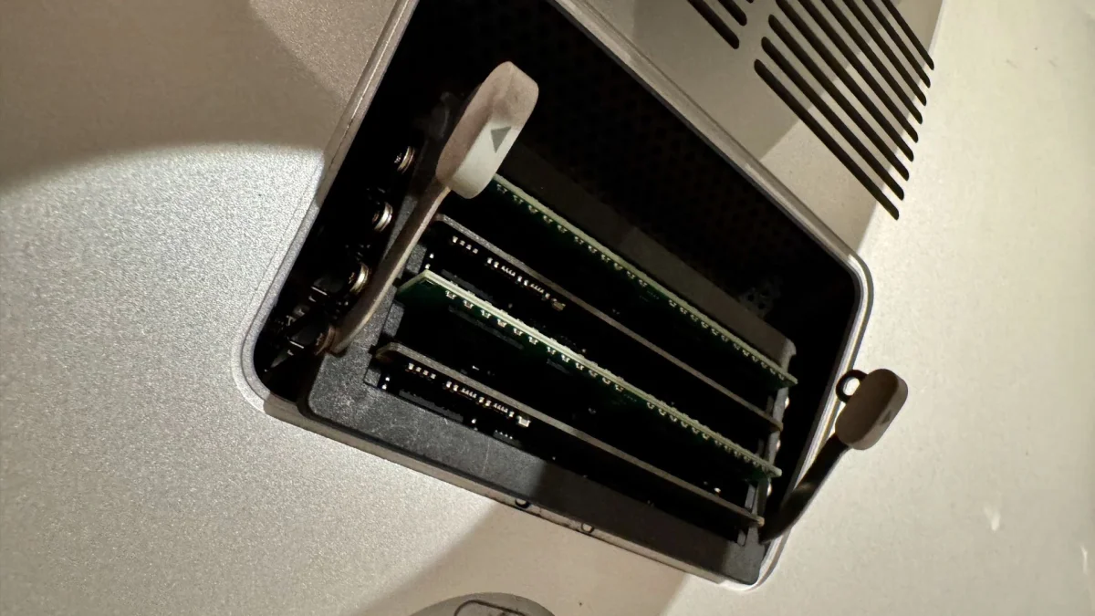iMac 2013 RAM access door.