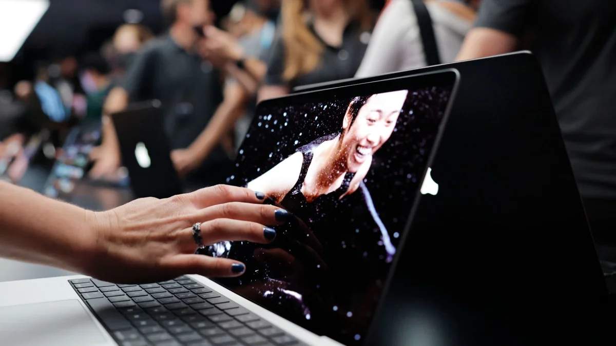 Apple’s Touchscreen MacBook Pro Looks Powerful, but the MacBook Air May Have Been a Better Fit