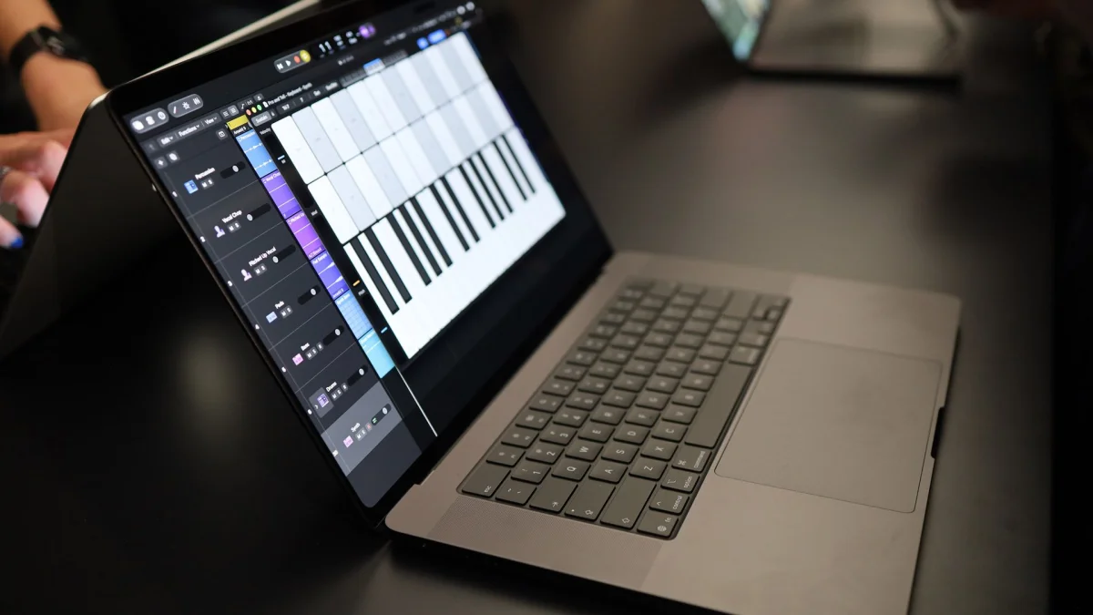 Apple Touchscreen MacBook Pro HANDS ON