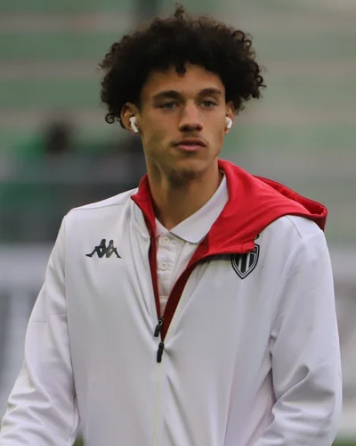 Maghnes Akliouche